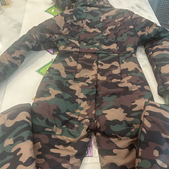 Cynthia Rowley Green Camo Technical Ski Suit NWT - Picture 3 of 6